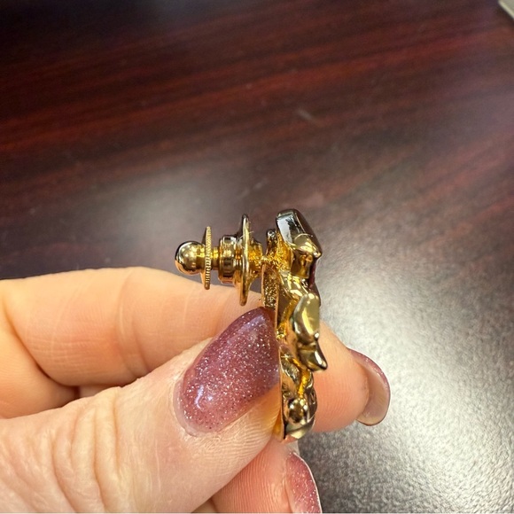 Avon Goldtone Snowman Pin with Red Hat NIB 1991 vintage - Picture 3 of 5